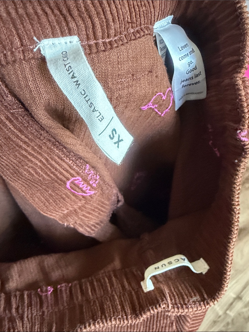 NWOT PacSun Brown Corduroy Cargo Pants with Pink Heart Embroidery XS - Picture 3 of 4
